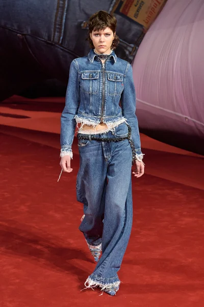 Look 32
